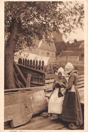 Kup teraz Volendam Meisjes in klederdracht 1914 Vintage HC57664
