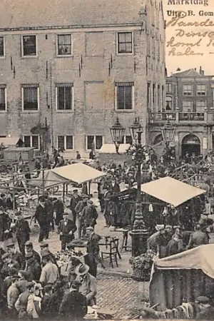 Wyprzedaż Gouda Markt Marktdag met kramen en volk Gompers 1904 HC57487