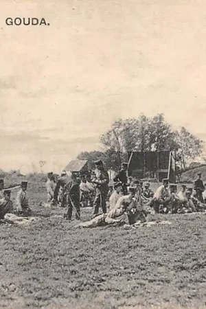 Promocja Gouda Militair Ranselinspectie Soldaten op het oefenterrein bij de Schielands Hoge Zeedijk 1913 Gompers HC57414