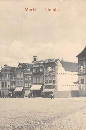 Gouda Markt met gesloopt hoekpand Achter de Waag voor de nieuwbouw van de Goedewaagen bank HC57402 Oryginalny