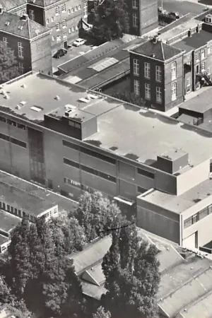 Gouda Chocoladefabriek Steenland Klein Amerika en Belastingkantoor \\/ Voormalige Garnizoens ziekenhuis Karnemelksloot IJssellaan KLM Luchtfoto nr. 80706 A Militair HC57110 Zwrot pieniędzy