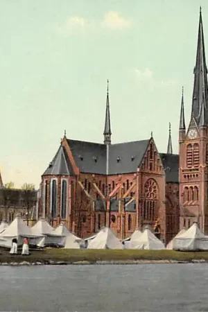 Tani Woerden Tentenkamp Soldaten Garnizoen bij R.K. Kerk Militair HC57099