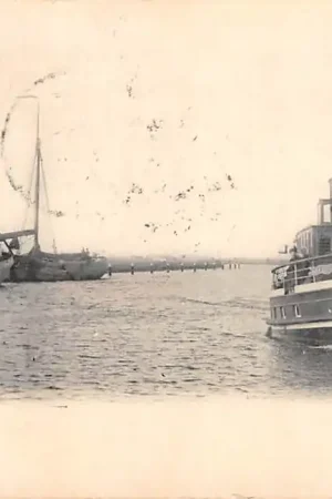 Gouda Gouwe Salonboot Volharding II Beurtvaart Boskoop Binnenvaart schepen Scheepvaart Gompers HC57089 Premium