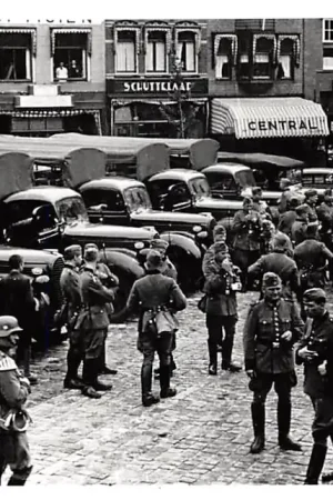 Gouda Aankomst Duitse troepen op de Markt Mei 1940 WO2 HC57066 Zwrot pieniędzy