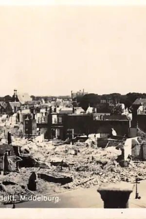 Kup teraz Middelburg Burg en Langedelft na Duits bombardement mei 1940 WO2 HC56986