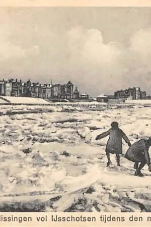 Zwrot pieniędzy Vlissingen Het Strand te Vlissingen vol IJs schotsen tijdens den maand Febr. 1929 Winter HC56948