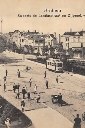 Ostatnia szansa Arnhem Sweerts de Landasstraat en Zijpend. weg Tram Lijn 2 1919 HC56870