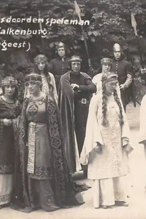 Kup teraz Valkenburg (LB) Openluchtspel Aanbieding van een Roos door den speleman aan de Roos van Valkenburg (Mevr. Brongeest) Fotokaart Theater. HC56846