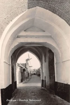 Zierikzee Doorkijk Nobelpoort Molen 1962 HC56761 Niska cena