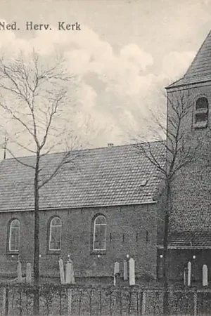 Autentyczny Wouterswoude Ned. Herv. Kerk met begraafplaats Dantumadeel Friesland HC56567