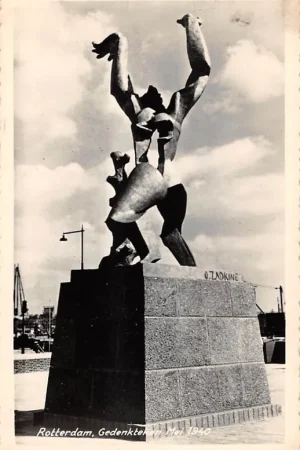 Kup teraz Rotterdam Gedenkteken Mei 1940 Standbeeld Verwoeste Stad O. Zadkine Monument WO2HC56316