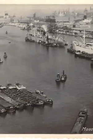 Premium Rotterdam Maashaven Zee en binnenvaart schepen Scheepvaart HC56365