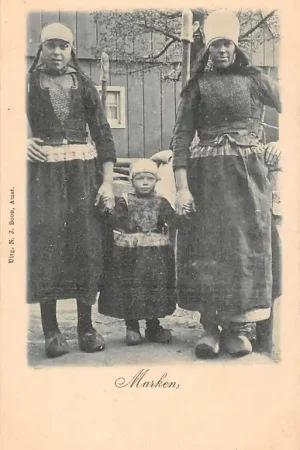 Promocja Marken Moeder, dochter en peuter in klederdracht 1900 Kind Vintage HC56245