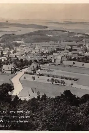 Oryginalny Vaals Panorama Vaals met op den achtergrond de Hollandsche en Duitsche Kolen mijnen gezien vanf den wereldbekenden Wilhelminatoren op 't hoogste punt van Nederland Limburg HC55879