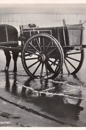 Autentyczny Scheveningen Schelpenvisscher met paard en wagen op het strand 's-Gravenhage HC55870
