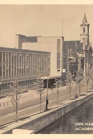 's-Gravenhage Den Haag Princessegracht met Academie v. Beeldende Kunsten Kerk HC55868 Premium