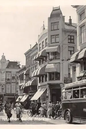 Groningen Trolleybus tusschen beide Markten Bus 1942 HC55765 Zamów teraz