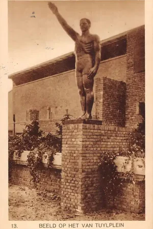 Kup teraz Amsterdam Olympische Spelen 1928 No. 13 Beeld op het Van Tuylplein Sport HC55630