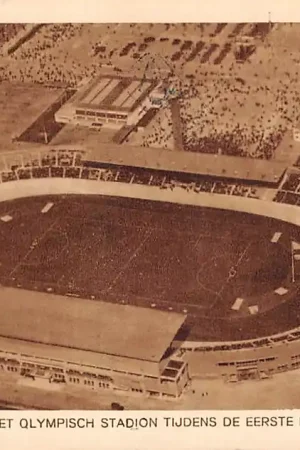 Wysoka jakość Amsterdam Olympische Spelen 1928 No. 17. Luchtopname van het Olympisch Stadion tijdens de eerste Hockey - wedstrijd Luchtfoto KLM Sport HC55629