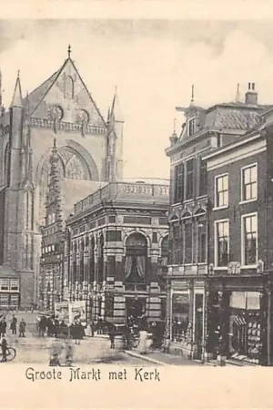 Haarlem Groote Markt met volk en Kerk 1904 HC55622 Popularny