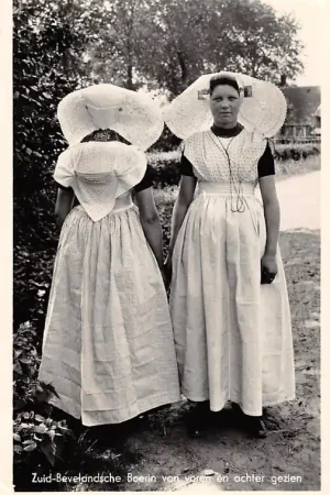 Hansweert Zuid-Bevelandsche Boerin van voor en achter gezien Zuid-Beveland Klederdracht Vintage HC55709 Najlepsza cena