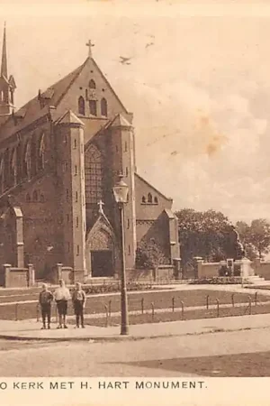 Ostatnia szansa Eindhoven St. Trudo Kerk met H. Hart Monument HC55690