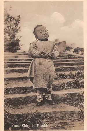 China Young China in Trouble Huilend Chinees kind AziëHC55735 Ekspresowa dostawa