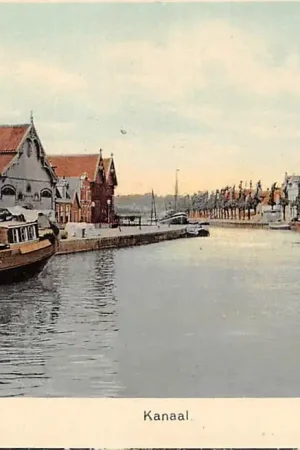 Franeker Kanaal met binnenvaart schepen HC55511 Tani