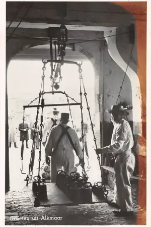 Alkmaar Het wegen der kaas op weegschaal in de Waag 1950 Klederdracht Vintage HC55362 Oferta