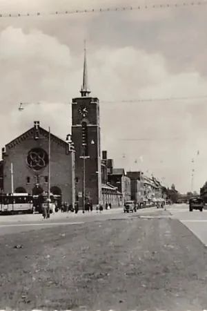 Rotterdam Strevelsweg met Gereformeerde Kerk en tram HC55021 Autentyczny