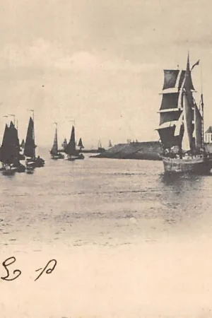 IJmuiden Havenmond met seinschip en vissers schepen Scheepvaart 1904 HC54936 Rabat