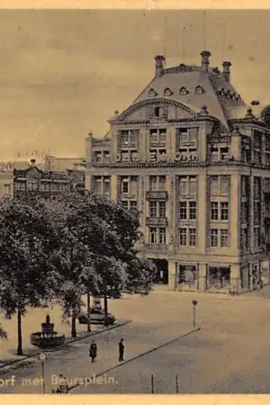 Amsterdam De Bijenkorf met Beursplein Tram 1913 HC54537 Zamów teraz