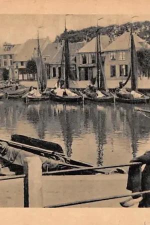 Wysoka jakość Elburg Haven met vissers schepen en vissersjongen 1954 HC54467