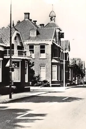 Zamów teraz Reeuwijk Raadhuis met Postkantoor HC53927