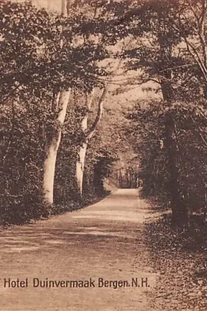 Ostatnia szansa Bergen (NH) Schoorlsche weg van af Hotel Duinvermaak 1947 HC53783