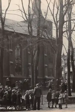 Autentyczny Rotterdam Charlois Ned. Hervormde Kerk met kinderen HC53753