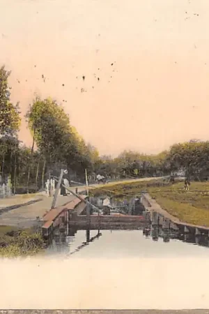 Promocja Gouda Sluisje aan de Willes Voorwillenseweg hoek' Zuidelijke Zwarteweg in kleur 1904 Gompers HC53536