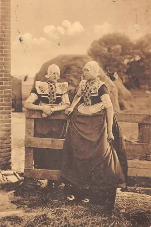 Bunschoten Vissers Meisjes in klederdracht 1919 Vintage HC53500 Promocja