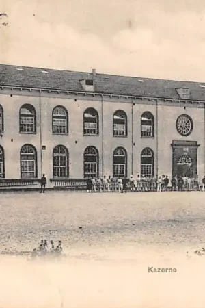 Promocja Gouda Kazerne met soldaten bij exercitieterrein Militair 1904 HC53489