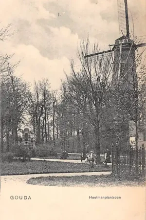 Gouda Houtmansplantsoen met Molen \\u2019t Slot en monument Burgemeester van Bergen IJzendoorn\\u2019 1900 HC53416 Premium