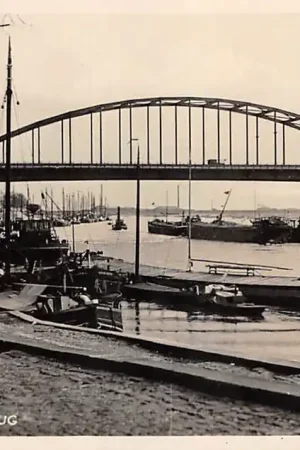 Arnhem Nieuwe Rijn brug 1935 Sleepboot Binnenvaart schepen Scheepvaart HC53215 Szybka dostawa