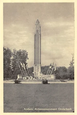 Tani Arnhem Airborne monument Oosterbeek WO2 Militair Luchtmacht HC53195