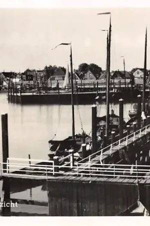 Den Oever Havengezicht met vissers schepen Wieringen 1950 HC53096 Oferta