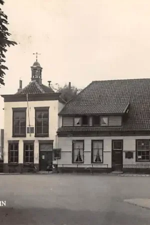 Tani Melissant Dorpsplein Café De Gouden Leeuw Goeree-Overflakkee Fotokaart 1941 HC53023