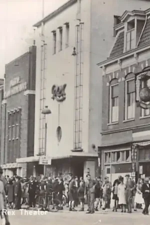 Hilversum Groest met Rex Theater Bisocoop en volk 1949 HC52920 Szybka dostawa