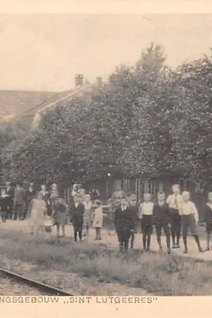 Glane R.K Vereenigingsgebouw Sint Lutgeeres Spoorlijn of tramspoor met volk Losser HC52884 Ekspresowa dostawa
