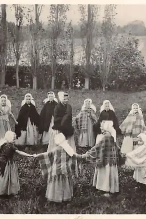 Zeeland Walcheren Meisjes in de rondedans Klederdracht Vintage 1950 HC52678 Kup teraz