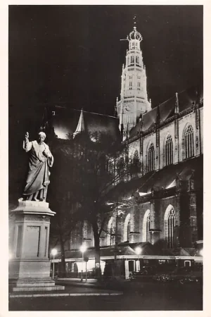 Haarlem Flora Lichtstad Standbeeld Laurens Coster met Grote Kerk St. Bavo HC51908 Wyprzedaż