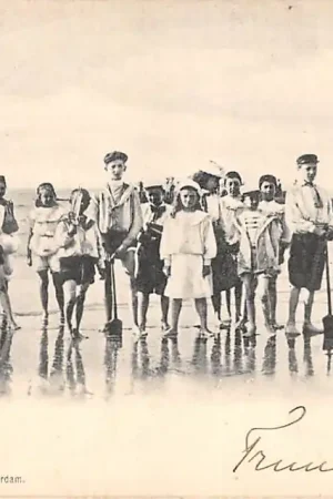 Scheveningen Strandgezicht Kinderen in de branding Zee 1904 's-Gravenhage HC51864 Tylko dziś