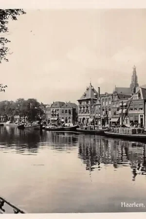 Haarlem Spaarne met Teyler museum en binnenvaart schepen HC51896 Kup teraz